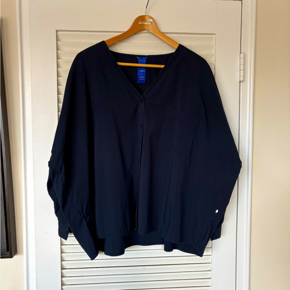 Kit and Ace v-neck oversized blouse. Navy blue. Size large. Very good condition.